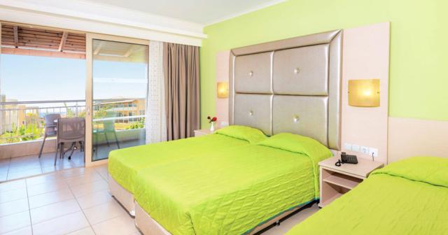 Grand-Blue-Beach-STANDARD-ROOM
