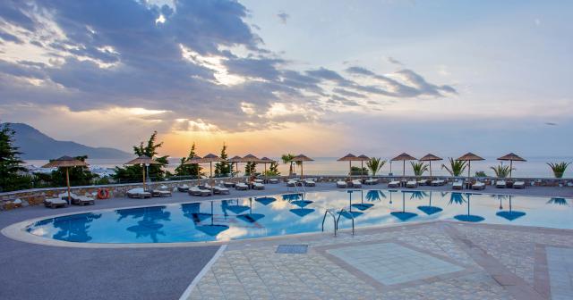 Grand-Blue-Beach-POOL-2025-07
