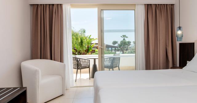 Grand-Blue-Beach-ROOM-JUNIOR-SUITE-2025-NEW-01