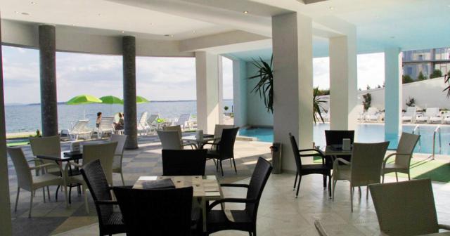 Moonlight-RESTAURANT-03
