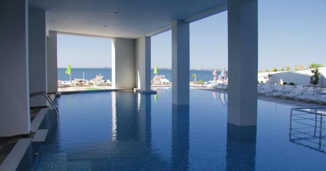 Moonlight-POOL-04