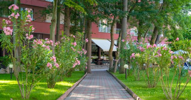 Asteria-Family-Sunny-Beach-GARDEN-2025-01
