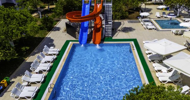 Viking-Garden-WATERSLIDES-2025-02