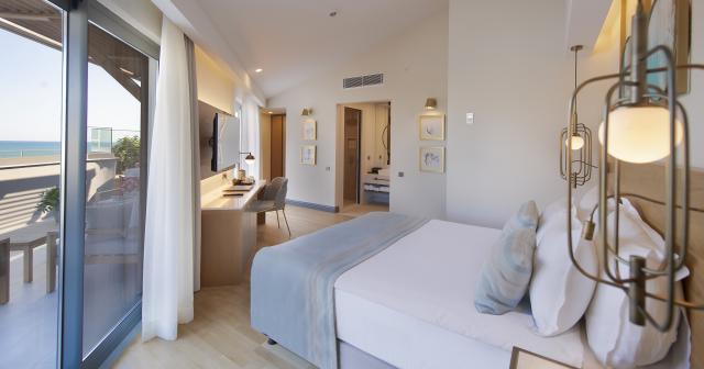 Miramare-Beach-DELUXE-TERRACE-WITH-JACUZZI-ROOM-2024-03
