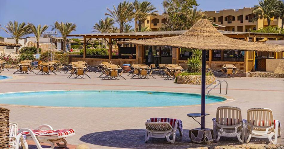 El-Phistone-Beach-Resort-POOL-JACUZZI