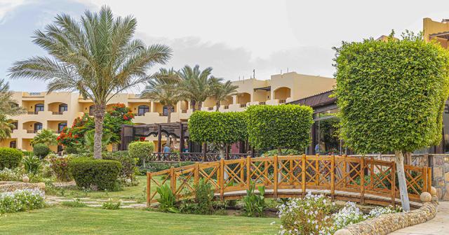 El-Phistone-Beach-Resort-GARDEN-2022