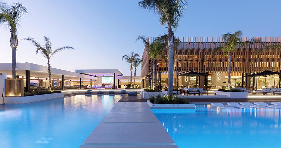 Dandrea-Lagoon-All-Suites-POOL