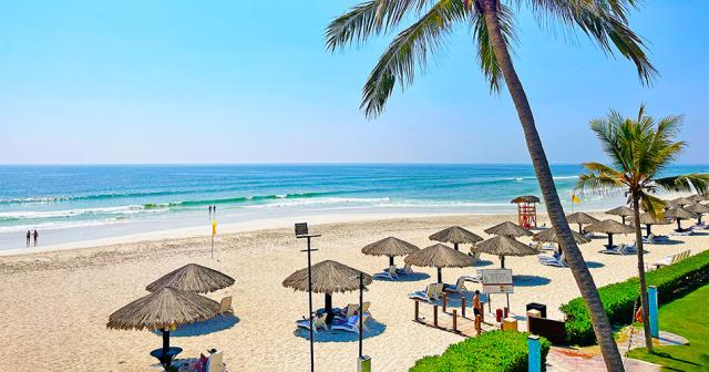 Crowne-Plaza-Salalah-02-BEACH-2022