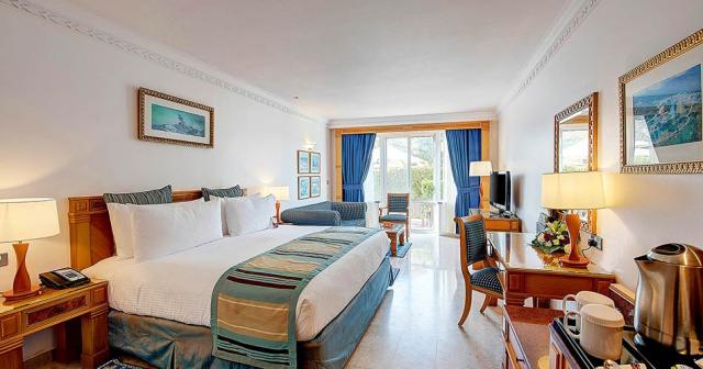 Crowne-Plaza-Salalah-ROOM
