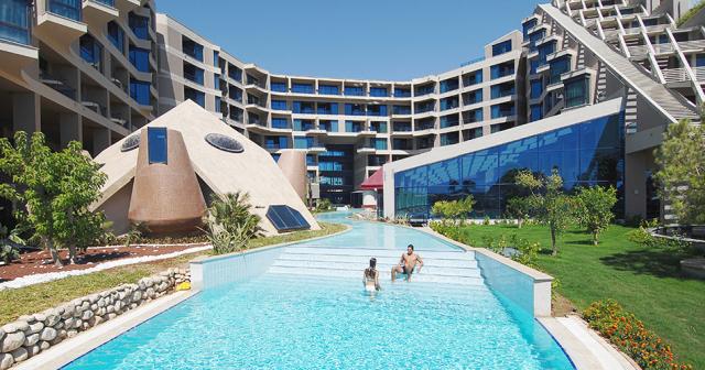 Susesi-Luxury-Resort-POOL-LAKE