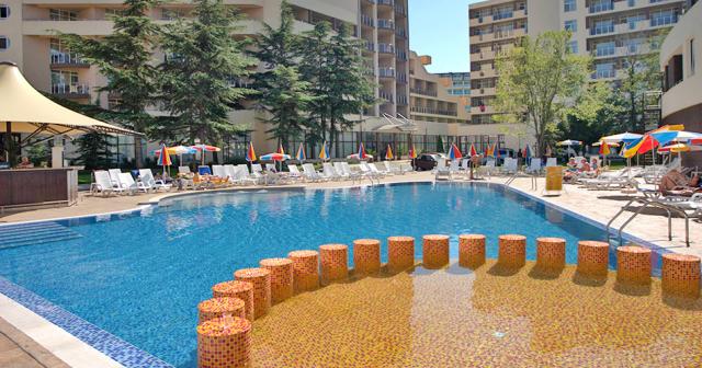 Laguna-Park-POOL-4