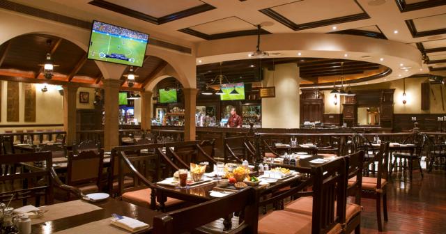 Towers-Rotana-LONGS-BAR