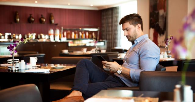 Towers-Rotana-BAR-02