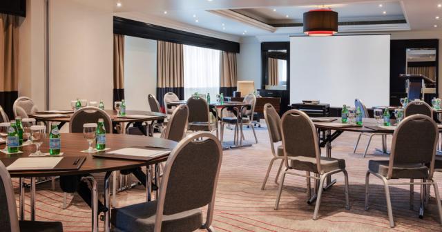 Towers-Rotana-CABARET-MEETING-ROOM