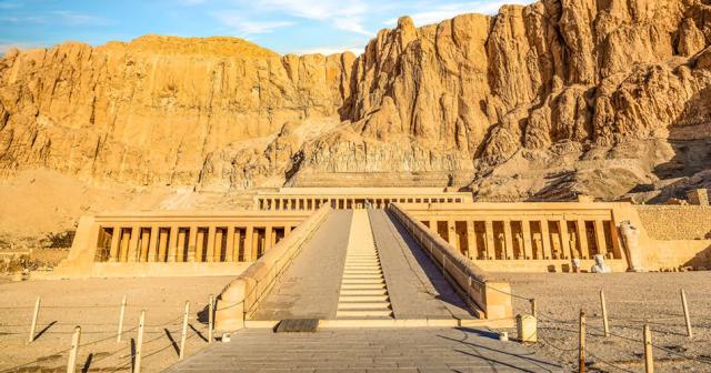 Nile-Cruise-Hurghada-Aswan-QUEEN-HATSHEPSUT-VALLEY