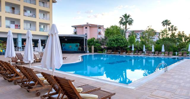 Pine-House-POOL-03
