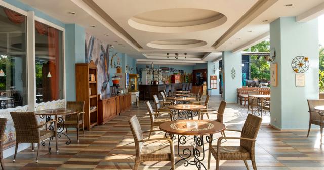 Pine-House-BAR-02