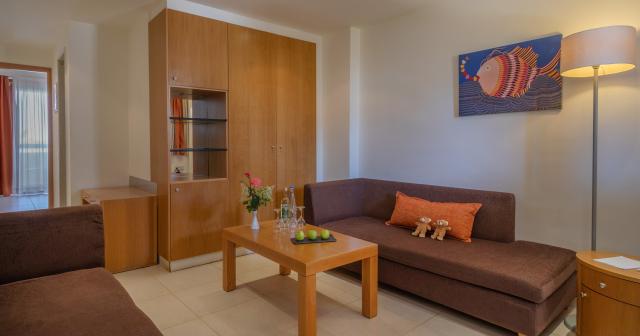 Blue-Sea-Beach-Affiliated-By-Melia-FAMILY-ROOM-SEA-VIEW-2025-01