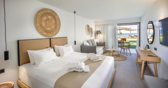 Blue-Sea-Beach-Affiliated-By-Melia-JUNIOR-SUITE-POOL-FRONT-OR-S