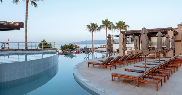 Blue-Sea-Beach-Affiliated-By-Melia-POOL-BAR-2025-01