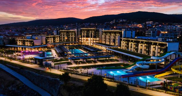 Voya-Beach-Resort-NIGHT-OVERVIEW
