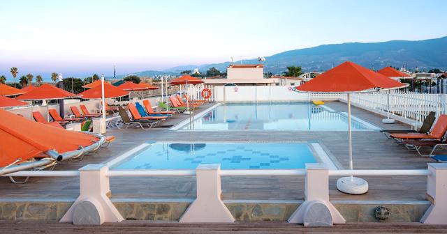 Kosta-Palace-POOL-02