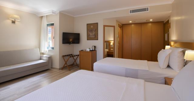 Miramare-Queen-FAMILY-ROOM-2024-01