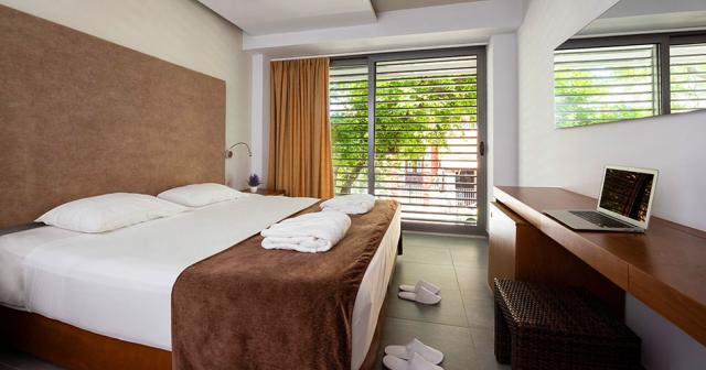 Oktober-Downtown-Boutique-Hotel-ROOM