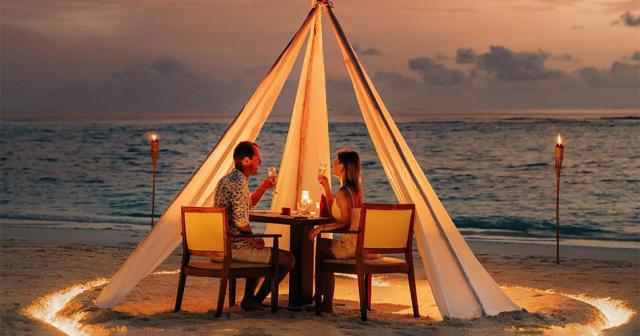 Nova-Maldives-ROMANTIC-DINNER