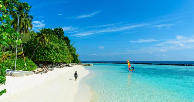 Bandos-Island-Resort-and-Spa-2025-BEACH-01