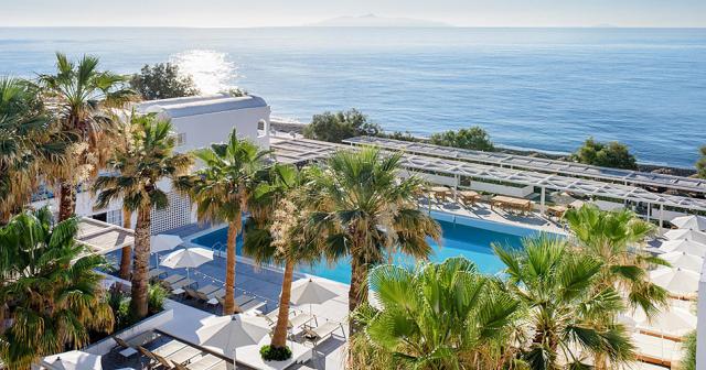 Kamari-Beach-OVERVIEW
