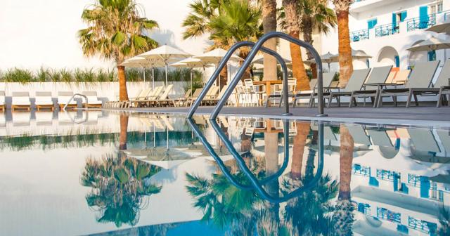 Kamari-Beach-POOL-01