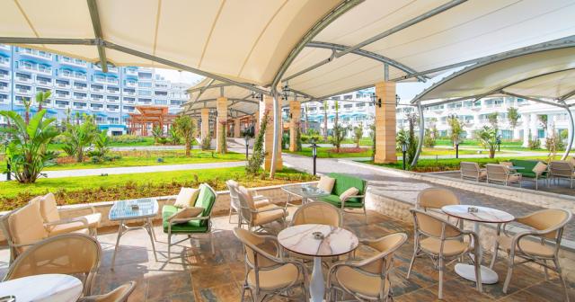 Limak-Cyprus-Deluxe-POOL-BAR