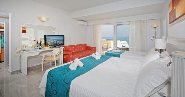 Rethymno-Mare-Royal-and-Waterpark-Junior-Suite-Sea-View