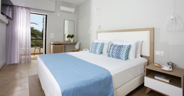 Paradise-SUPERIOR-BLUE-ROOM-01
