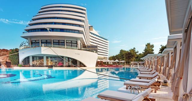 Titanic-Deluxe-Lara-POOL-VIEW-2023