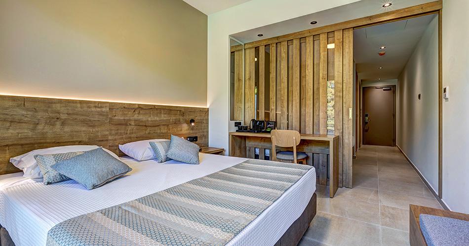 White-Olive-Elite-ROOM-02