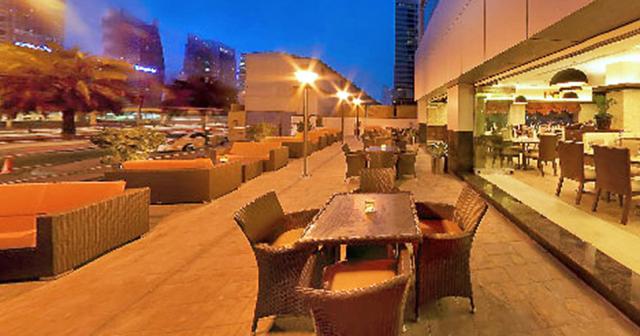 Marina-View-OUTSIDE-SITTING