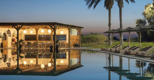 Grecotel-Casa-Paradiso-2025-POOL-BAR-01