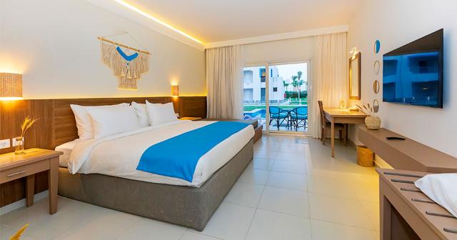 Casa-Blue-Beach-Resort-NEW-2023-ROYAL-SWIM-UP-ROOM