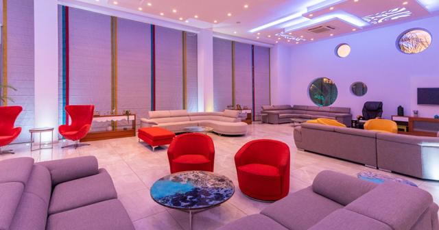 Nicholas-Color-LOBBY
