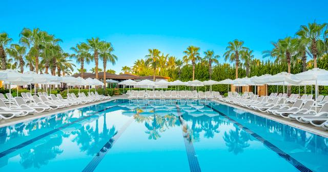 Kirman-Sidera-Luxury-and-Spa-POOL-02