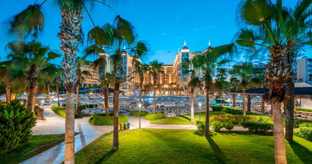 Kirman-Sidera-Luxury-and-Spa-GARDEN