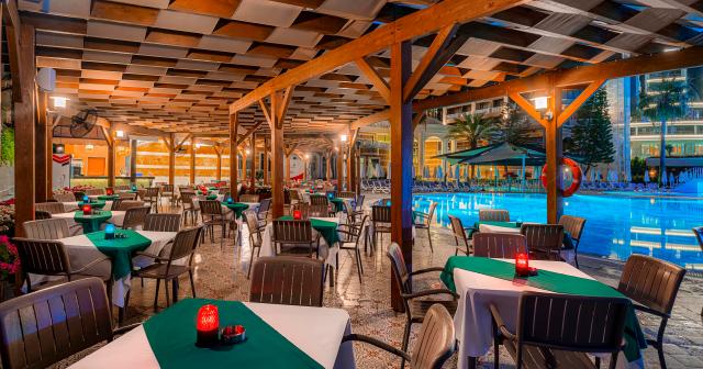Kirman-Arycanda-De-Luxe-2024-POOL-BAR