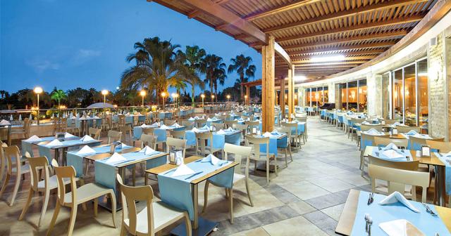 Saphir-Resort-and-Spa-RESTAURANT-TERRACE