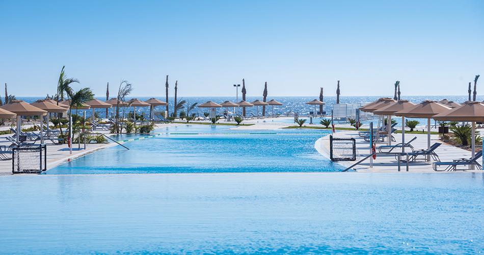 Albatros-Sea-World-POOL-BEACH