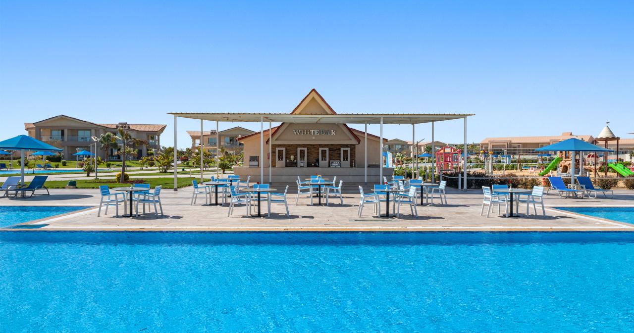 Pickalbatros-Sea-World-Resort-2025-POOL-BAR-01