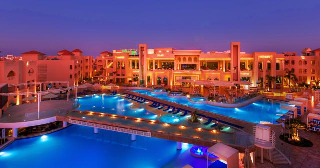 Pickalbatros-Aqua-Blu-Resort-NIGHT-OVERVIEW-2023