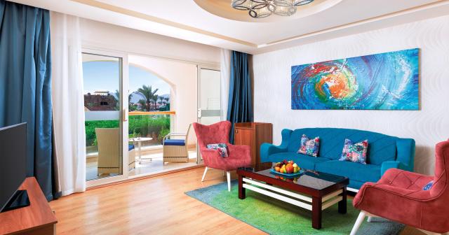 Pickalbatros-Aquapark-Resort-2024-JUNIOR-SUITE-POOL-VIEW-02