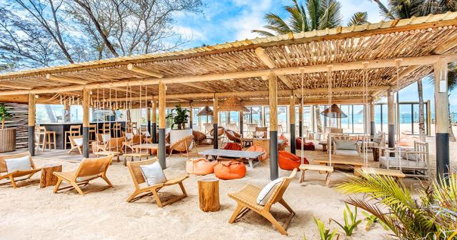 Friday-Attitude-BEACH-BAR